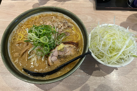 ラーメン郷味噌ラーメン白髪ネギ