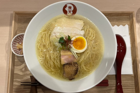 軍鶏拉麺飛天鶏承軍鶏拉麺